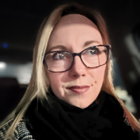 Meet your Posher, Kristina - Picture 2 of 2